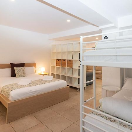 Bet Apartments - Abastos Валенсия Екстериор снимка
