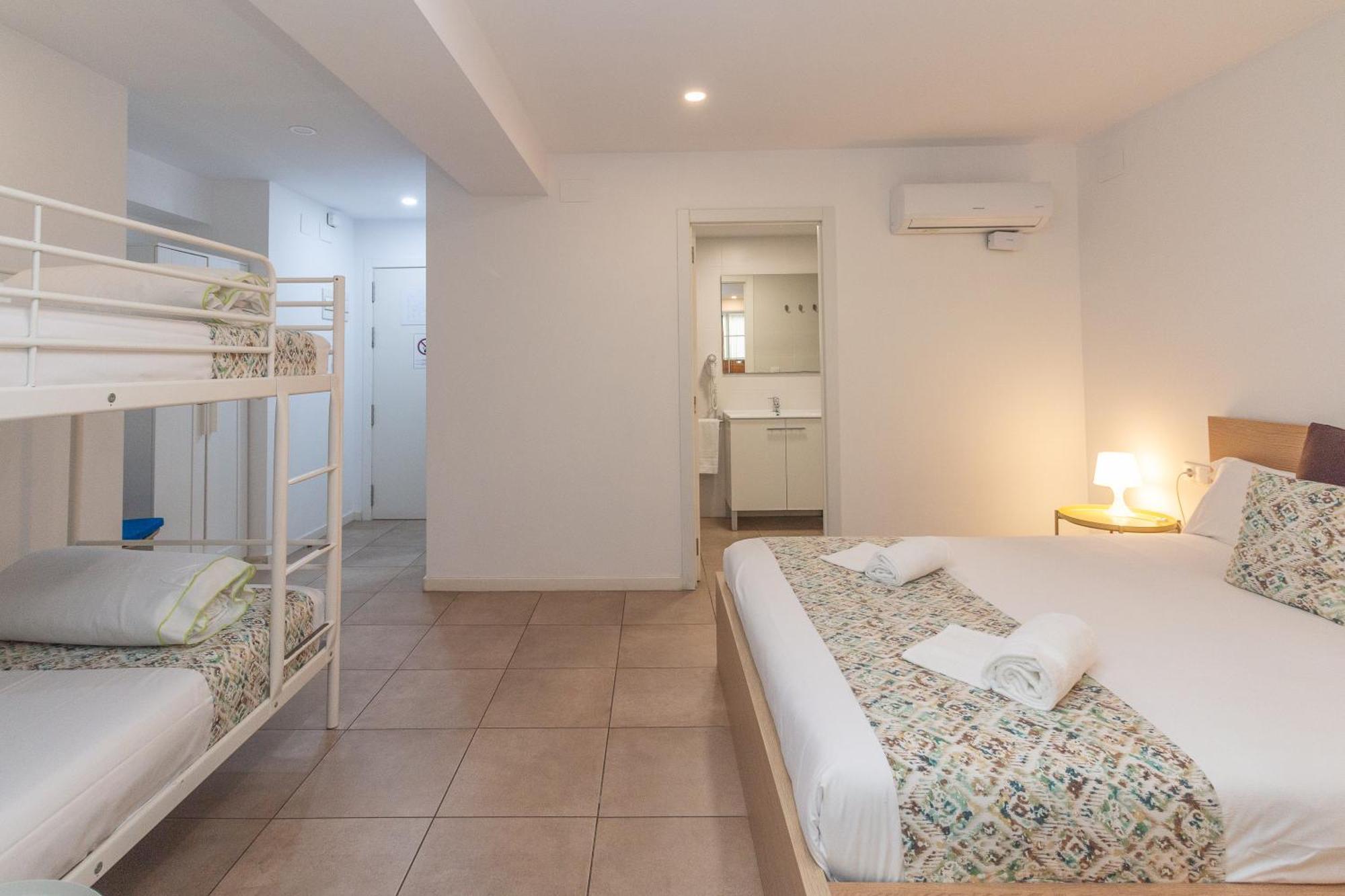 Bet Apartments - Abastos Валенсия Екстериор снимка