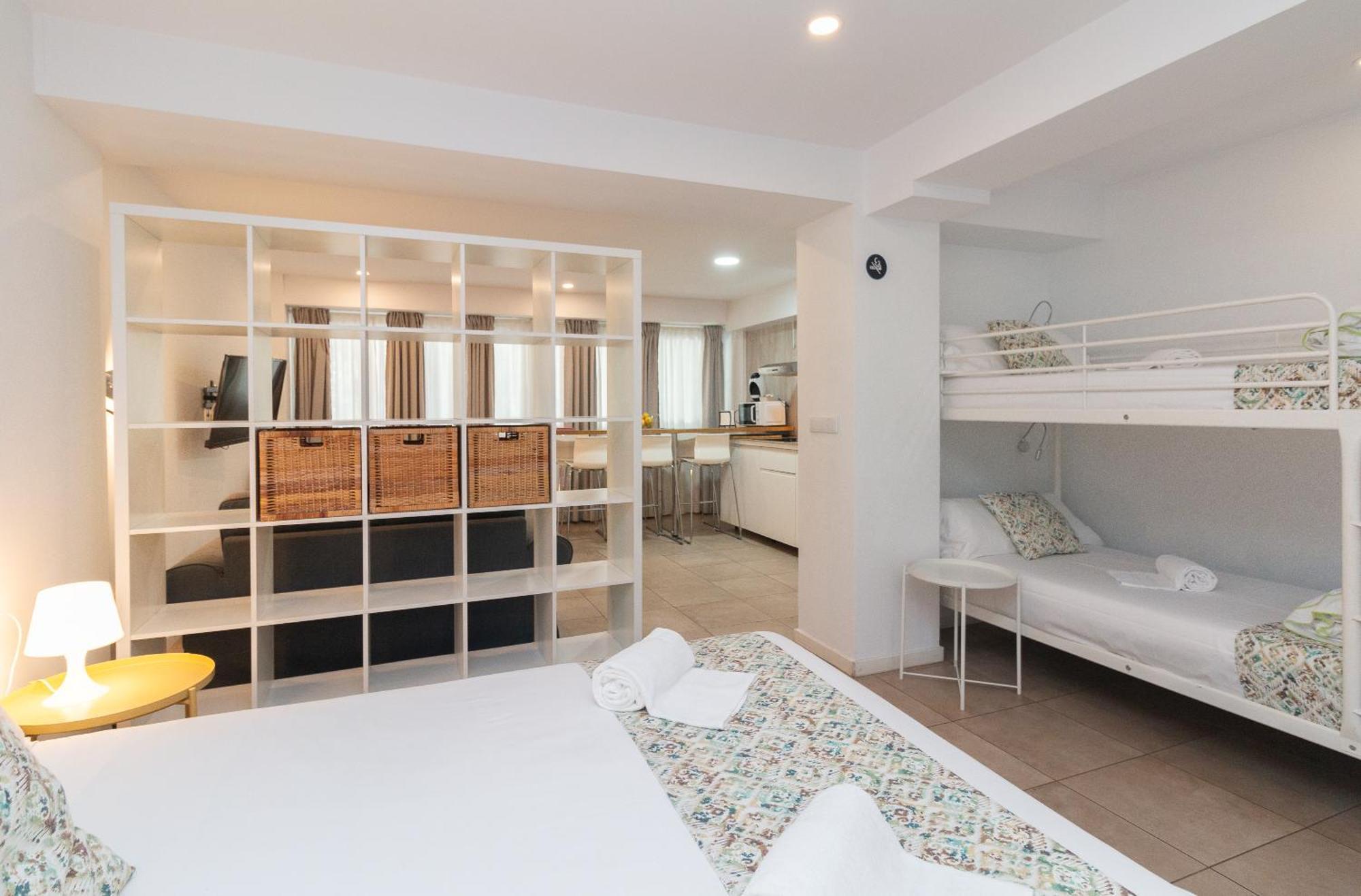 Bet Apartments - Abastos Валенсия Екстериор снимка